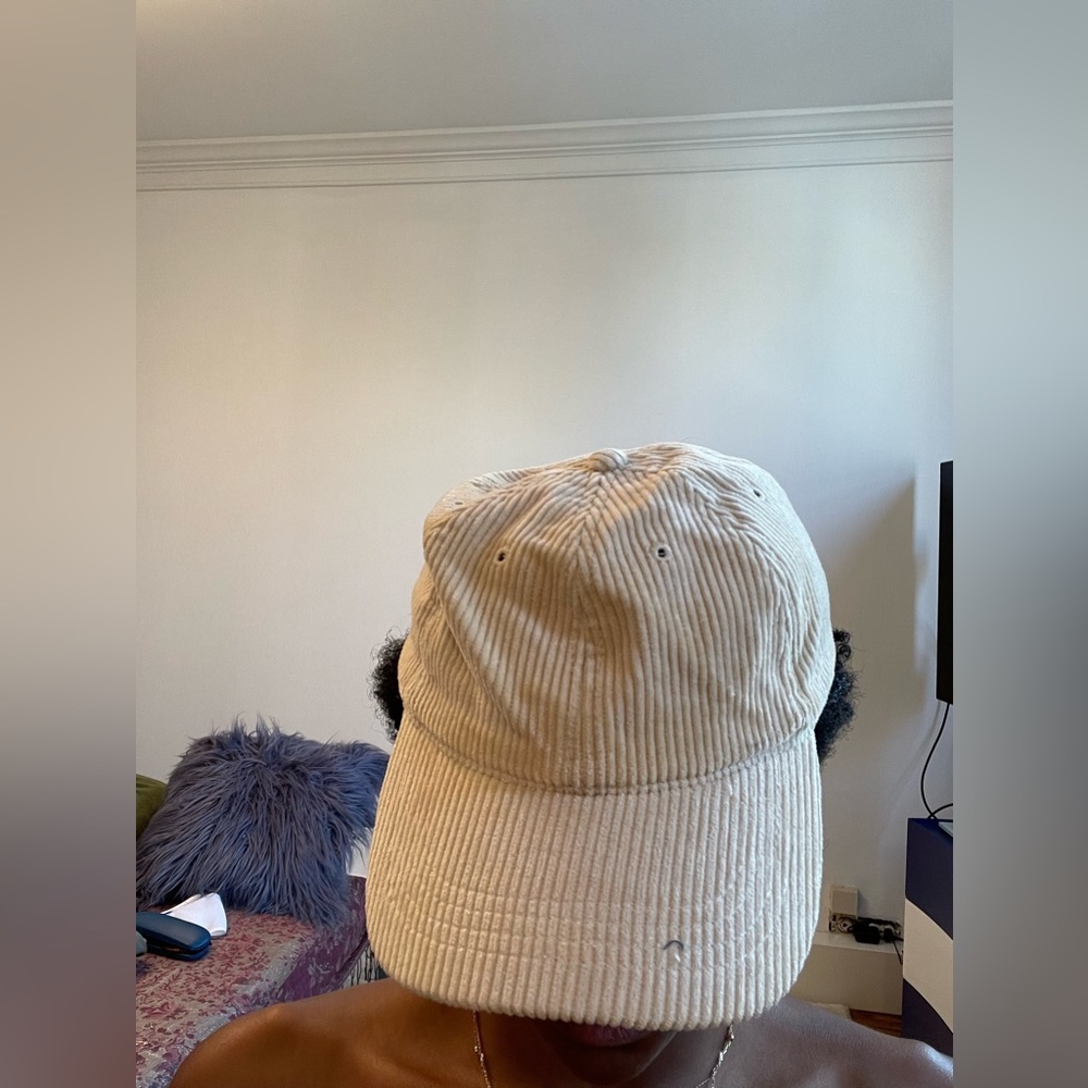 2 caps UO Urban Outfitters